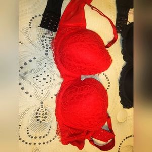 Victoria's Secret Demi bra does not fit me vary good condition